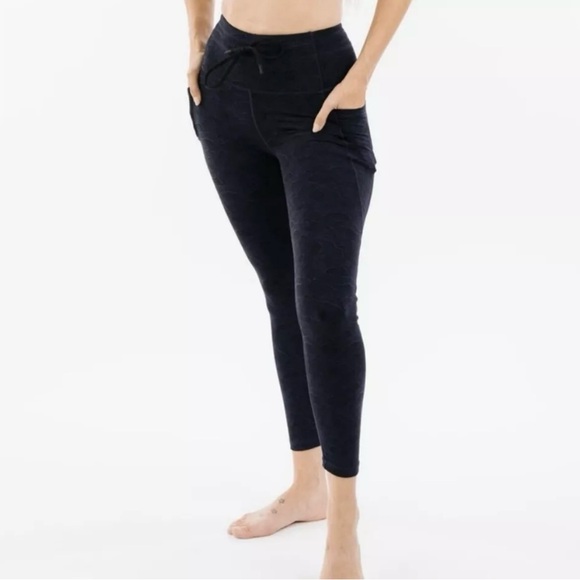 ZYIA Pants - Zyia Navy Terrace Pocket Drawstring Luxe 7/8 Leggings Size 4